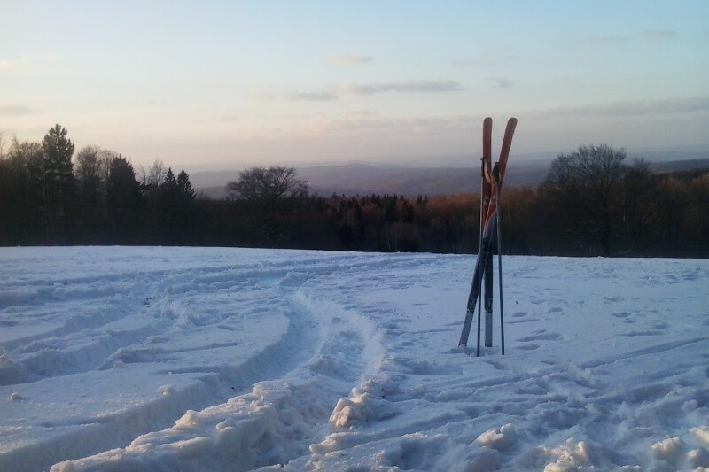 Skiloipe auf der Storchswiese mit Skiern