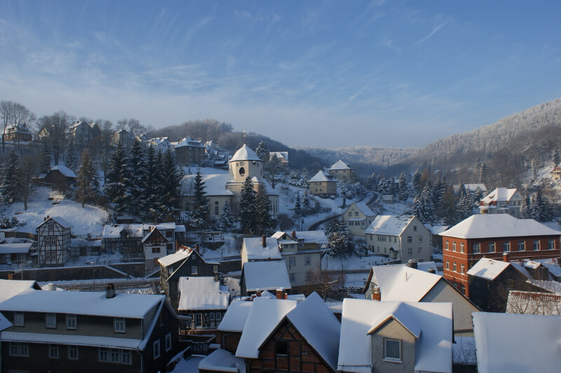 Winteraufnahme von Ruhla mit Blick zur St. Concordia Kirche