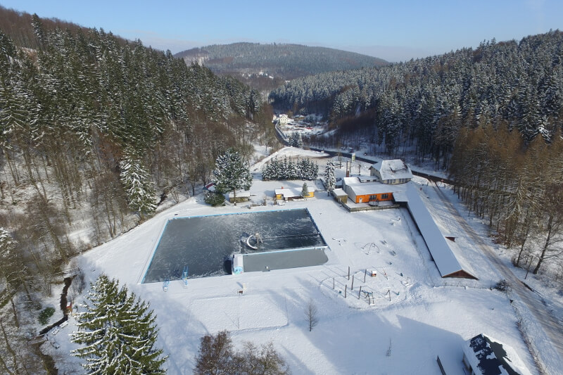 Winteraufnahme vom Waldbad Ruhla, Luftbildaufnahme