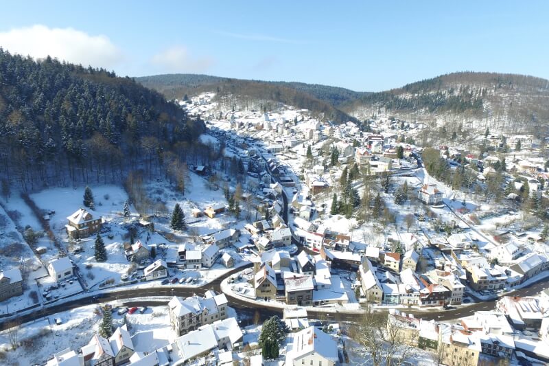 Luftaufnahme über Ruhla im Winter