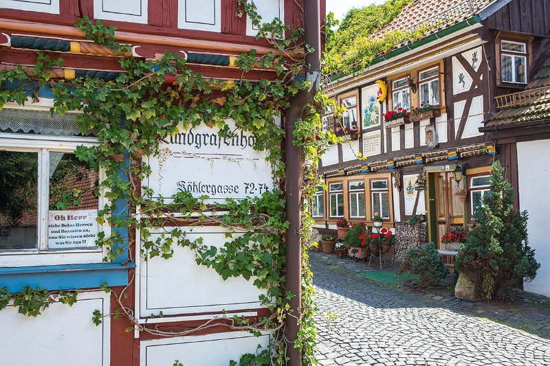 Anfang der Köhlergasse mit schönen Fachwerkhäusern