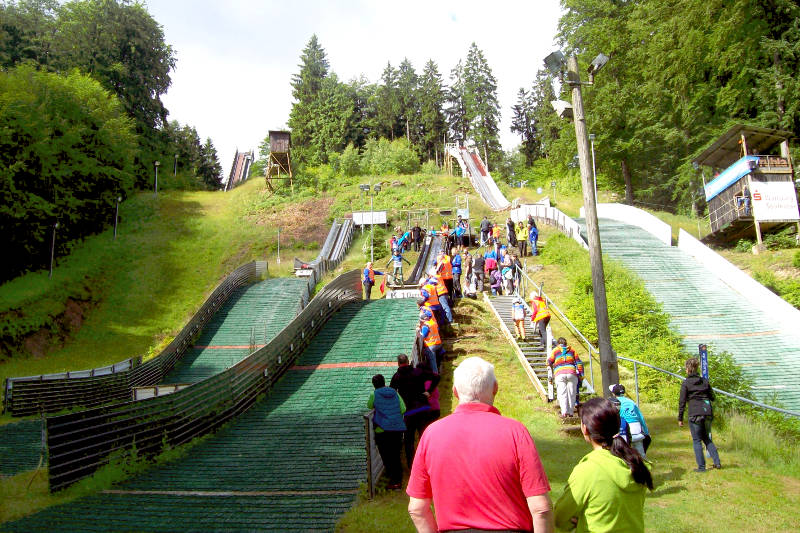 Mattenspringen auf der Schanzenanlage alte Ruhl